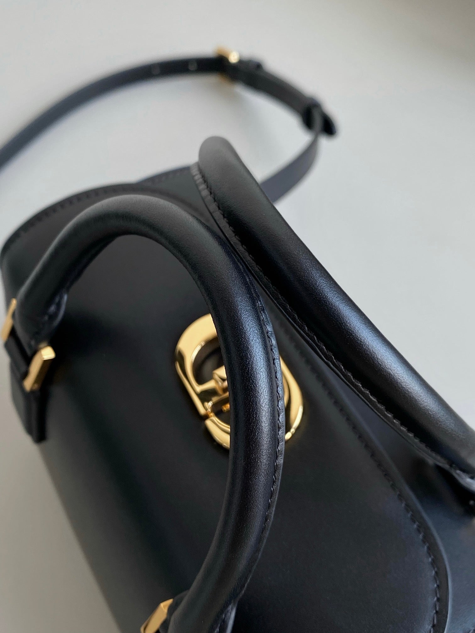 Small Boston 22 Black BOX Calfskin