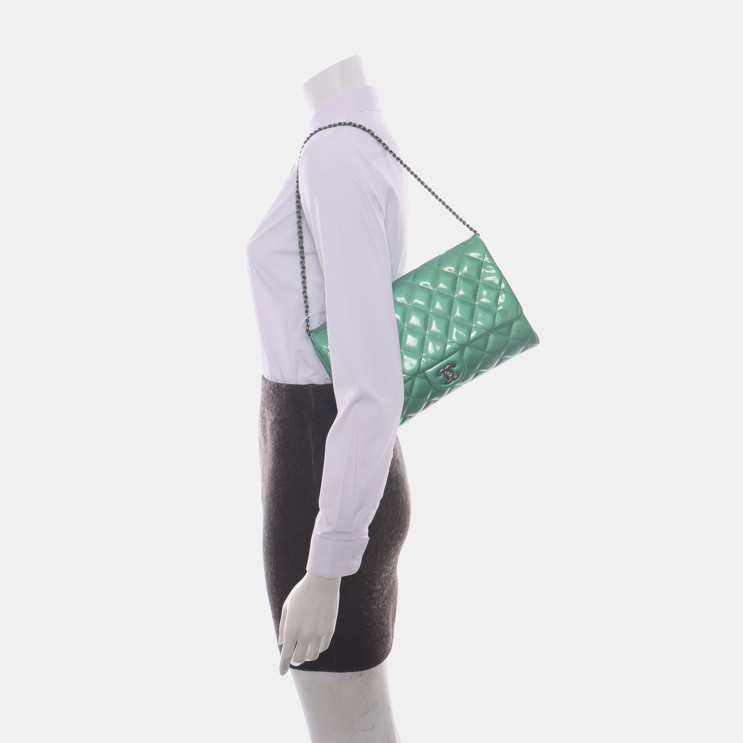 Chanel Shoulder Bag green – front view