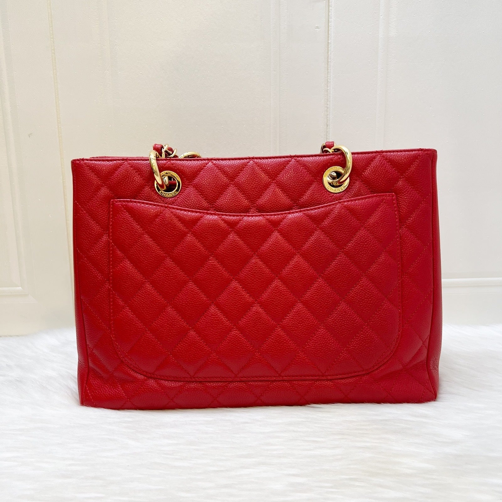Chanel Tote red bag – front view