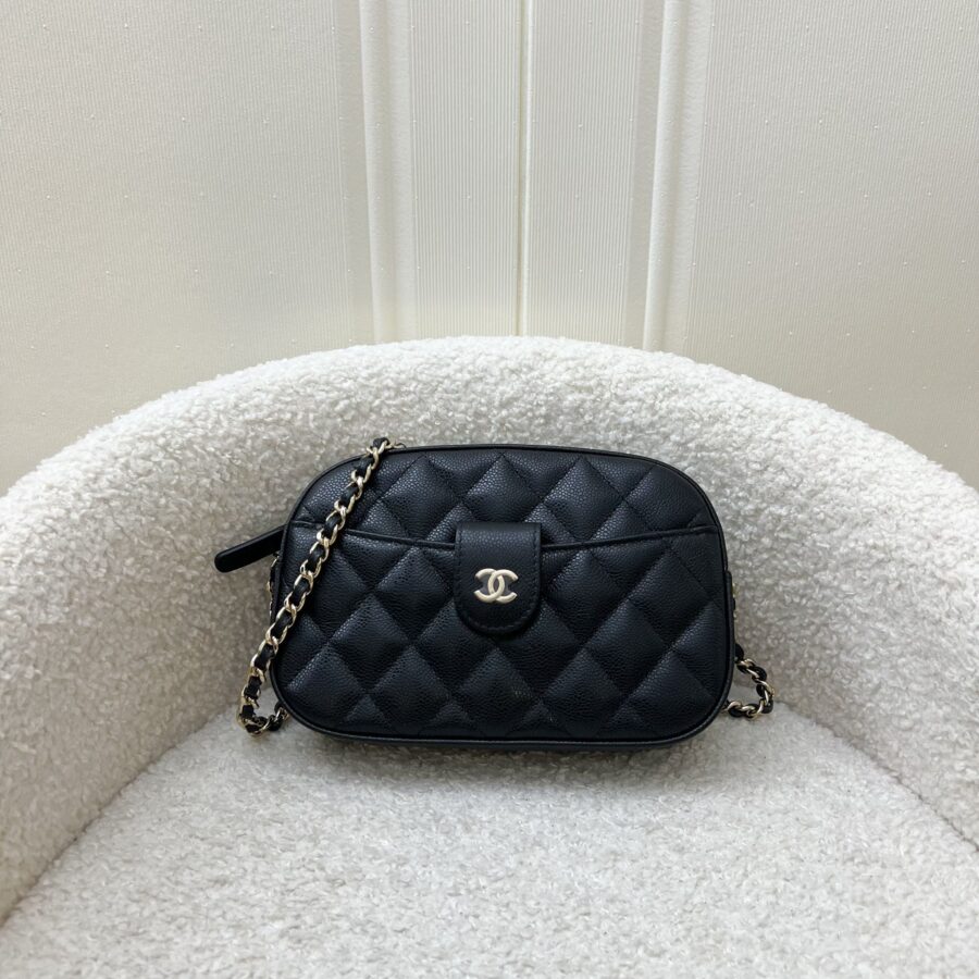 Chanel handbag black – front view
