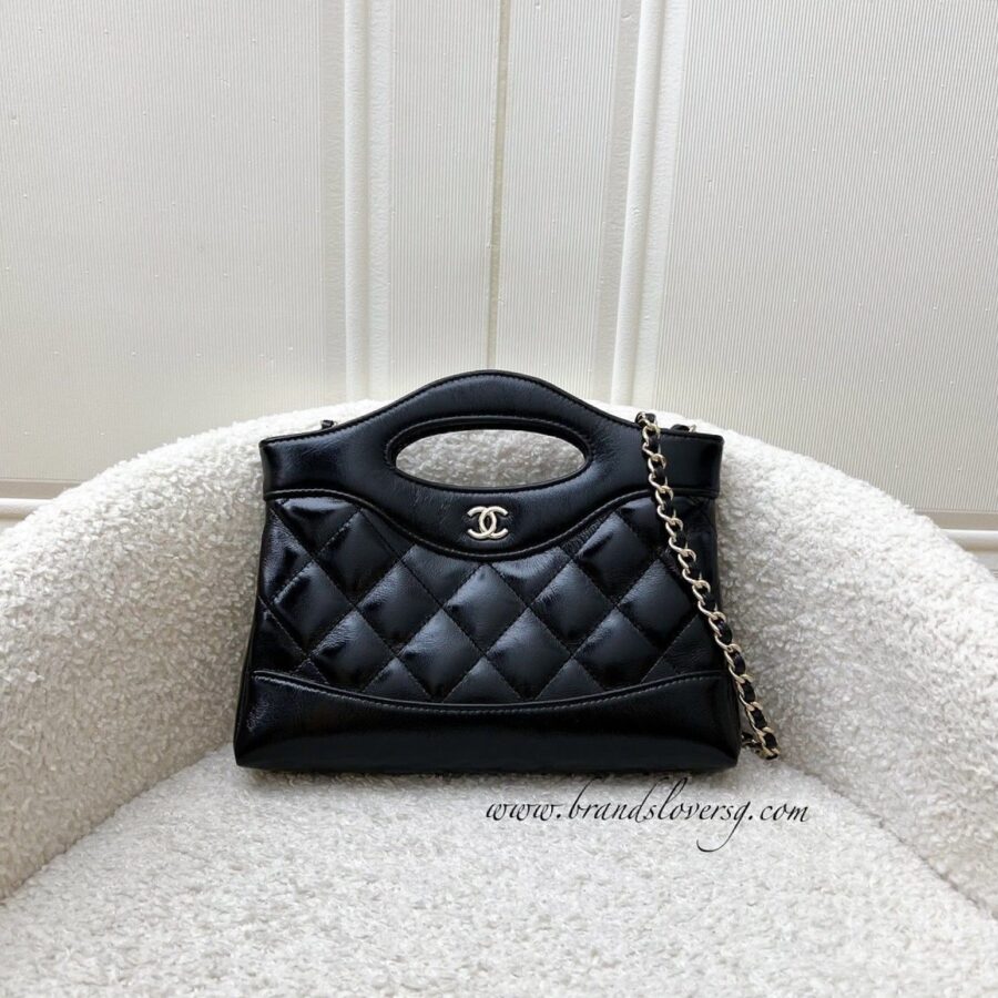 Chanel handbag black – front view