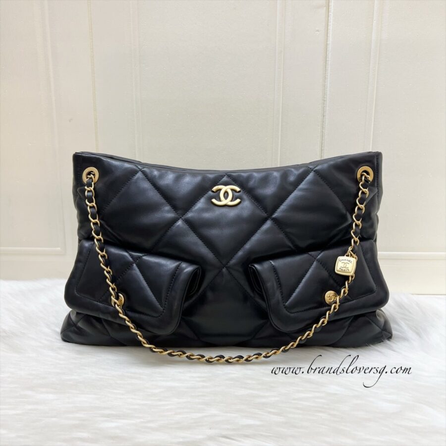 Chanel handbag black – front view
