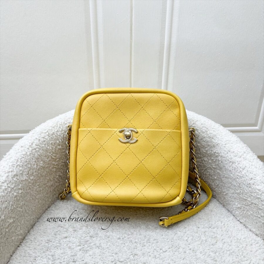 Chanel handbag yellow – front view