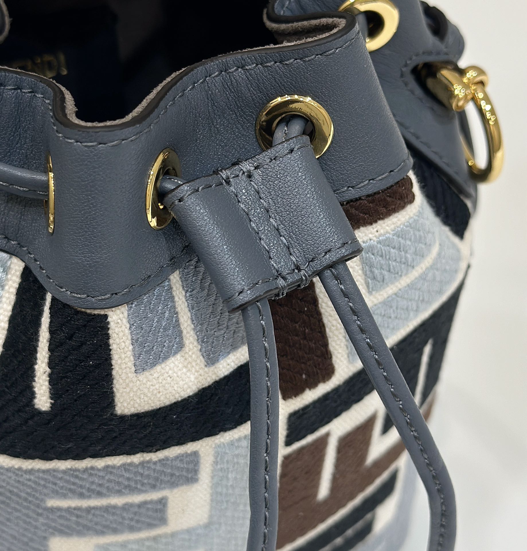 MON TRESOR 18 IN COLORFUL CANVAS WITH FF MOTIF EMBROIDERED
